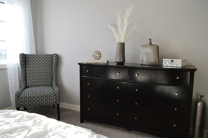cómodas modernas para dormitorio en madera negra