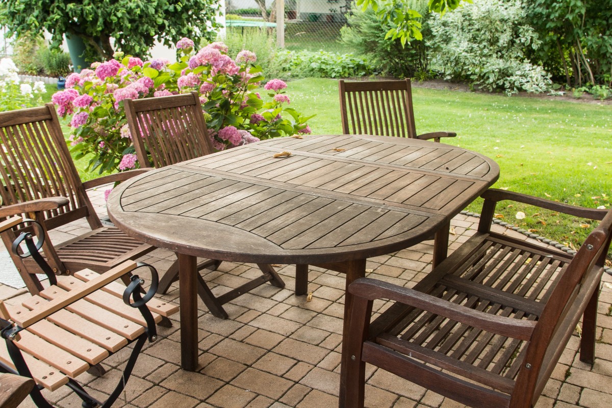 Mesas de exterior para disfrutar comiendo en tu jardín o terraza - 