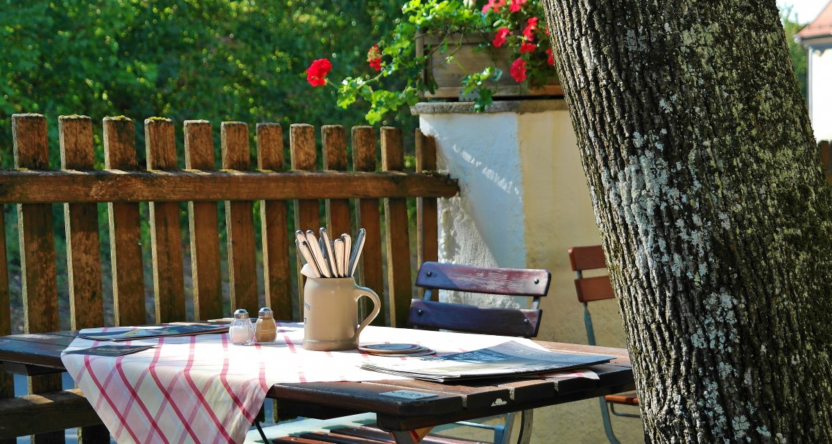 Mesas de exterior para disfrutar comiendo en tu jardín o terraza