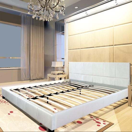 Cama tapizada en Piel y estructura metálica 189x214cm, color crema